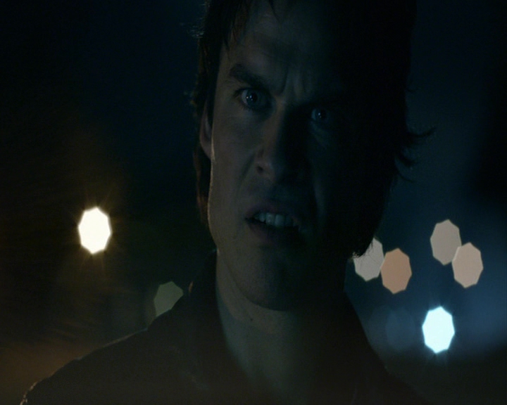 VampireDiaries-dot-nl_VampireDiaries-8x03YouDecidedThatIWasWorthSaving2279.jpg