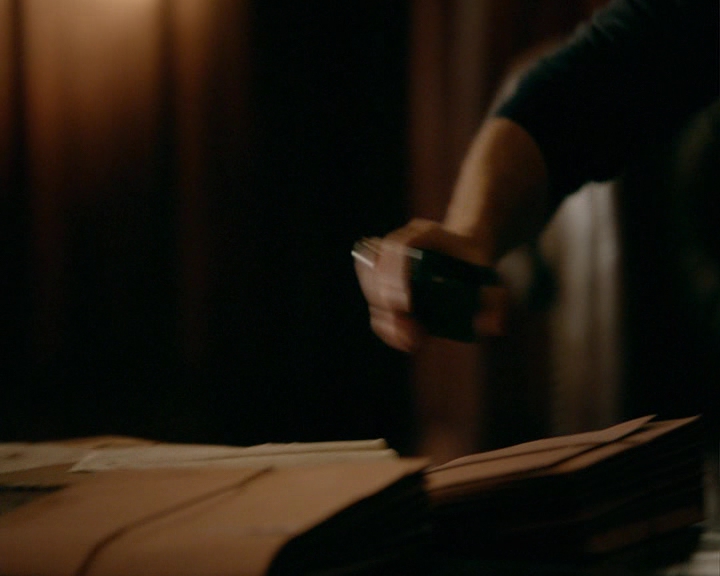 VampireDiaries-dot-nl_VampireDiaries-8x04AnEternityOfMisery0171.jpg