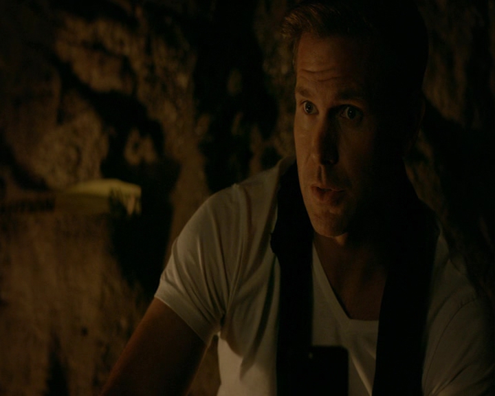VampireDiaries-dot-nl_VampireDiaries-8x04AnEternityOfMisery1520.jpg