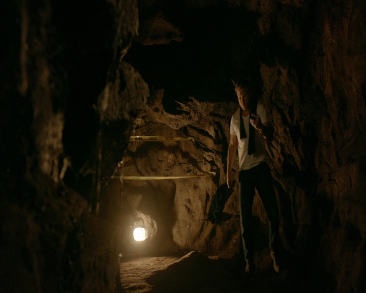 VampireDiaries-dot-nl_VampireDiaries-8x04AnEternityOfMisery1538.jpg