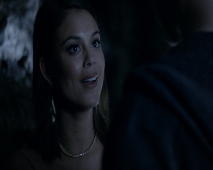 VampireDiaries-dot-nl_VampireDiaries-8x04AnEternityOfMisery1726.jpg