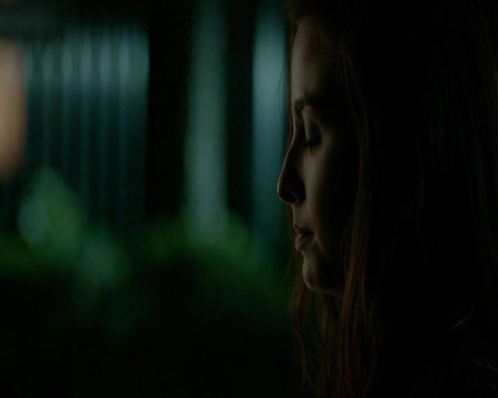 VampireDiaries-dot-nl_VampireDiaries-8x04AnEternityOfMisery2289.jpg