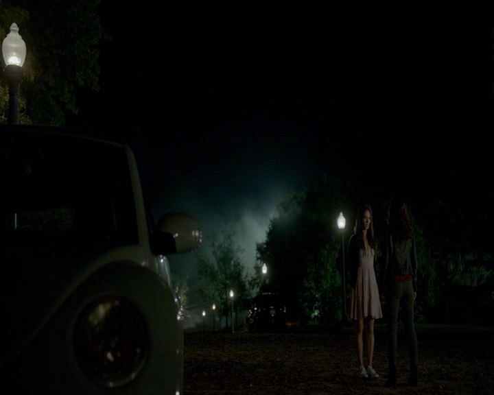 VampireDiaries-dot-nl_VampireDiaries-8x04AnEternityOfMisery2301.jpg