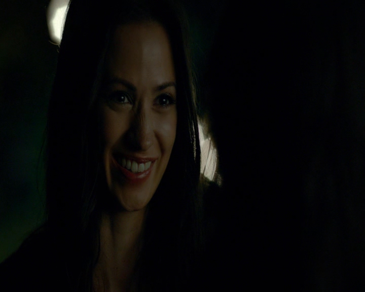 VampireDiaries-dot-nl_VampireDiaries-8x04AnEternityOfMisery2307.jpg