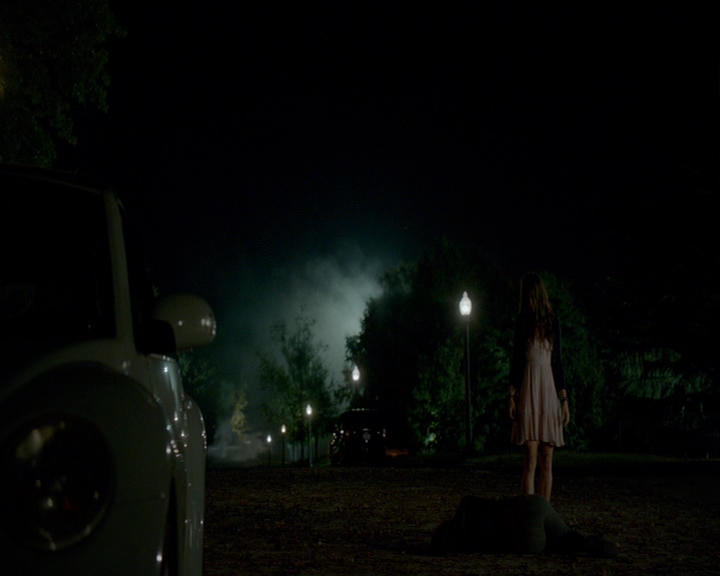 VampireDiaries-dot-nl_VampireDiaries-8x04AnEternityOfMisery2319.jpg