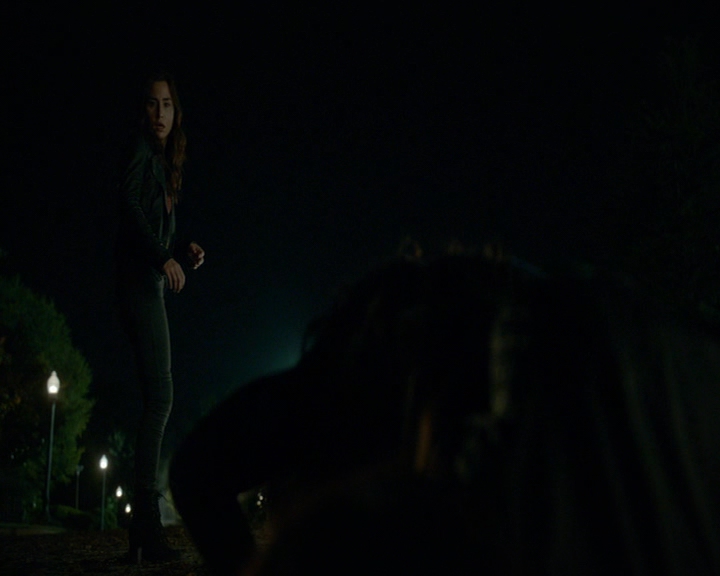 VampireDiaries-dot-nl_VampireDiaries-8x04AnEternityOfMisery2334.jpg
