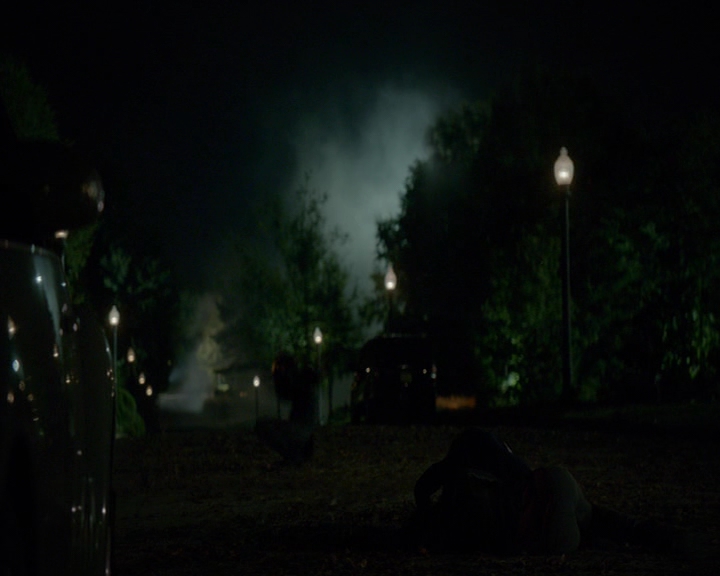 VampireDiaries-dot-nl_VampireDiaries-8x04AnEternityOfMisery2348.jpg