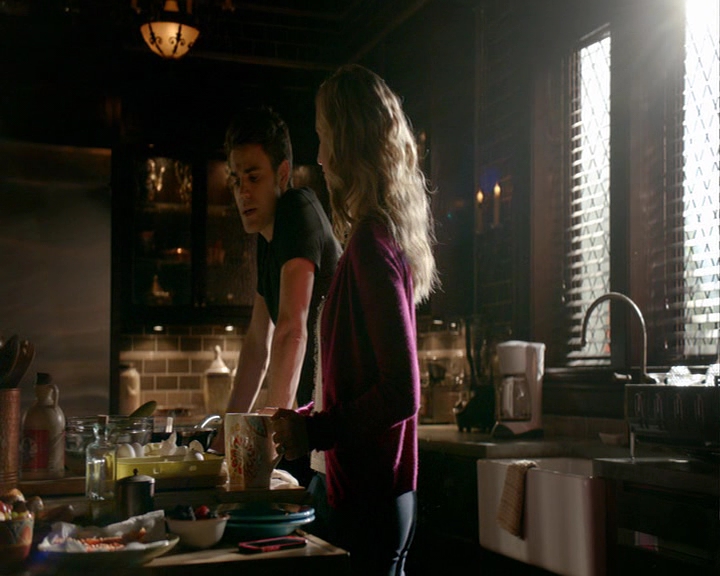 VampireDiaries-dot-nl_VampireDiaries-8x05ComingHomeWasAMistake0013.jpg