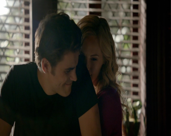 VampireDiaries-dot-nl_VampireDiaries-8x05ComingHomeWasAMistake0015.jpg