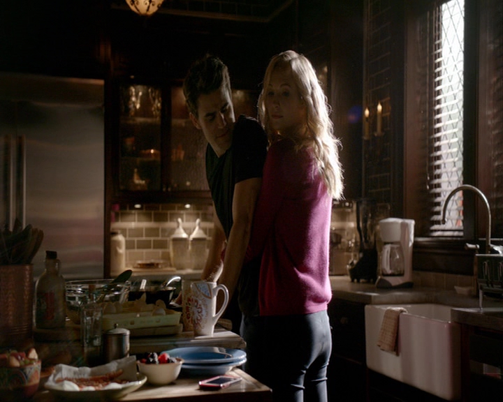 VampireDiaries-dot-nl_VampireDiaries-8x05ComingHomeWasAMistake0017.jpg