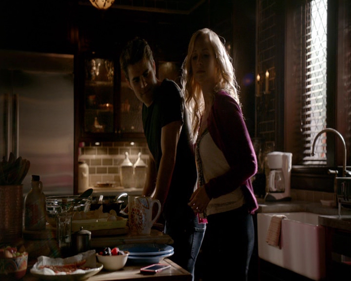 VampireDiaries-dot-nl_VampireDiaries-8x05ComingHomeWasAMistake0018.jpg