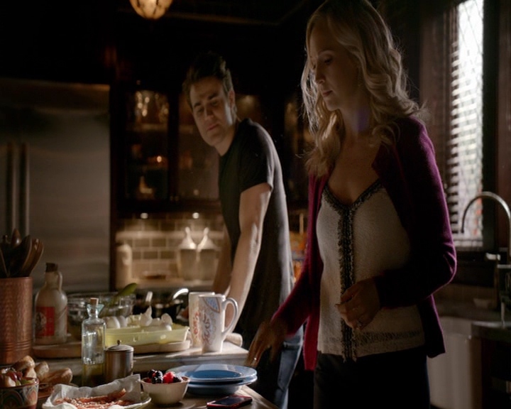 VampireDiaries-dot-nl_VampireDiaries-8x05ComingHomeWasAMistake0019.jpg