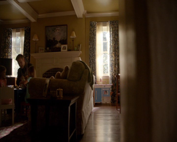 VampireDiaries-dot-nl_VampireDiaries-8x05ComingHomeWasAMistake0044.jpg