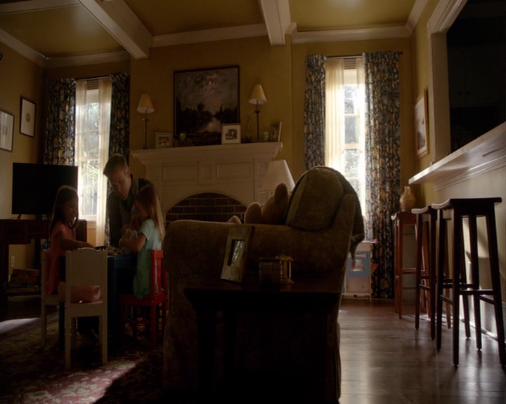 VampireDiaries-dot-nl_VampireDiaries-8x05ComingHomeWasAMistake0046.jpg