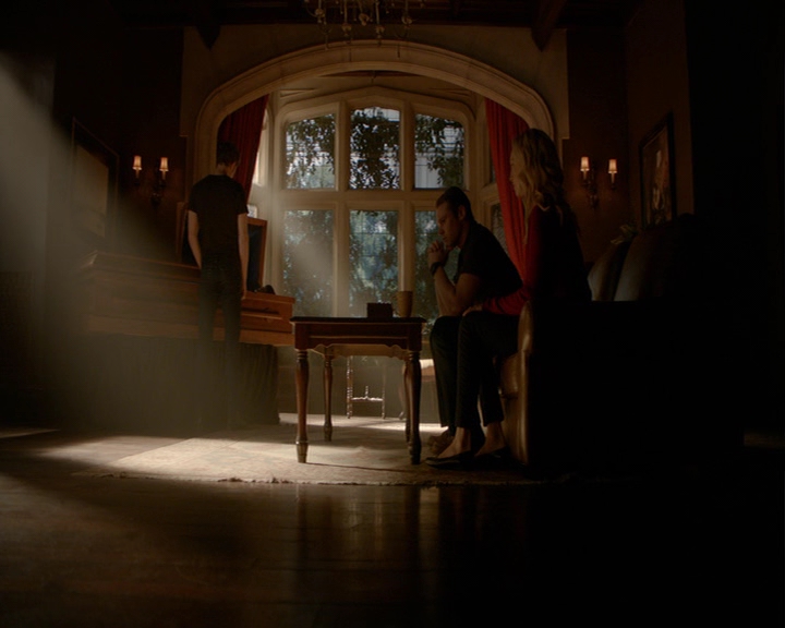 VampireDiaries-dot-nl_VampireDiaries-8x05ComingHomeWasAMistake0077.jpg