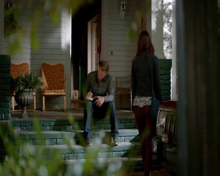 VampireDiaries-dot-nl_VampireDiaries-8x05ComingHomeWasAMistake0106.jpg