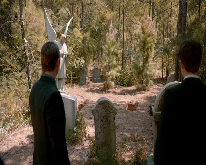 VampireDiaries-dot-nl_VampireDiaries-8x05ComingHomeWasAMistake0478.jpg