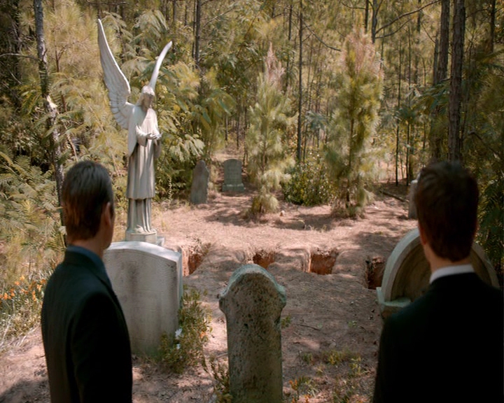 VampireDiaries-dot-nl_VampireDiaries-8x05ComingHomeWasAMistake0479.jpg