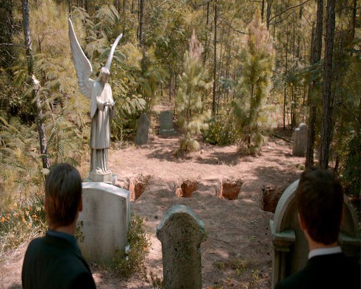 VampireDiaries-dot-nl_VampireDiaries-8x05ComingHomeWasAMistake0480.jpg