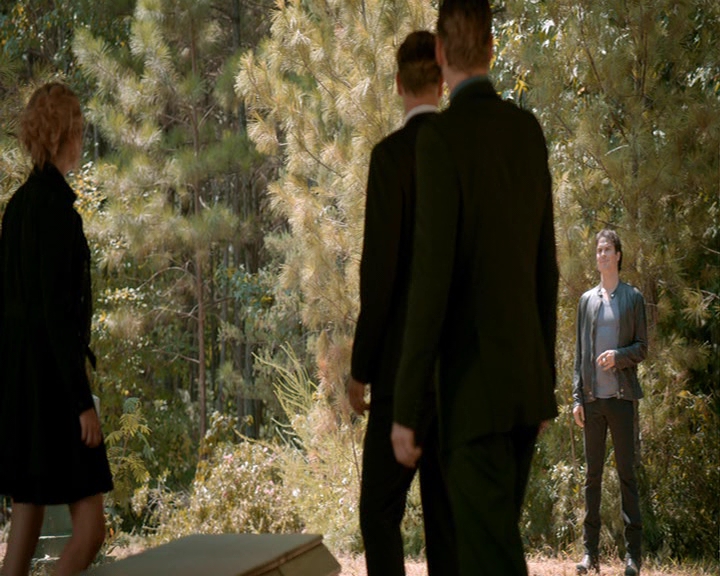 VampireDiaries-dot-nl_VampireDiaries-8x05ComingHomeWasAMistake0486.jpg