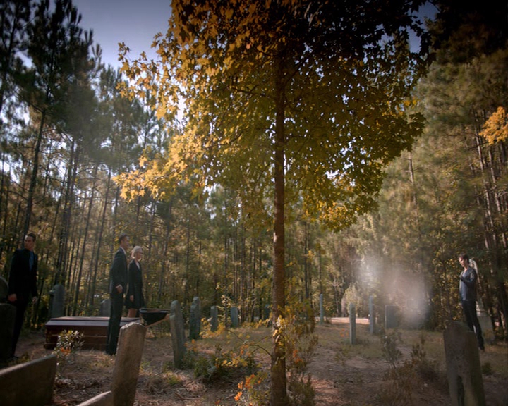 VampireDiaries-dot-nl_VampireDiaries-8x05ComingHomeWasAMistake0488.jpg