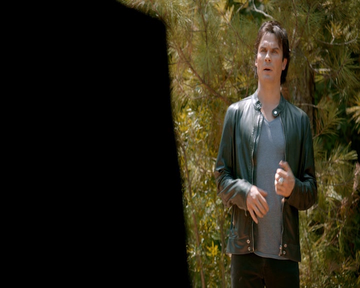 VampireDiaries-dot-nl_VampireDiaries-8x05ComingHomeWasAMistake0493.jpg