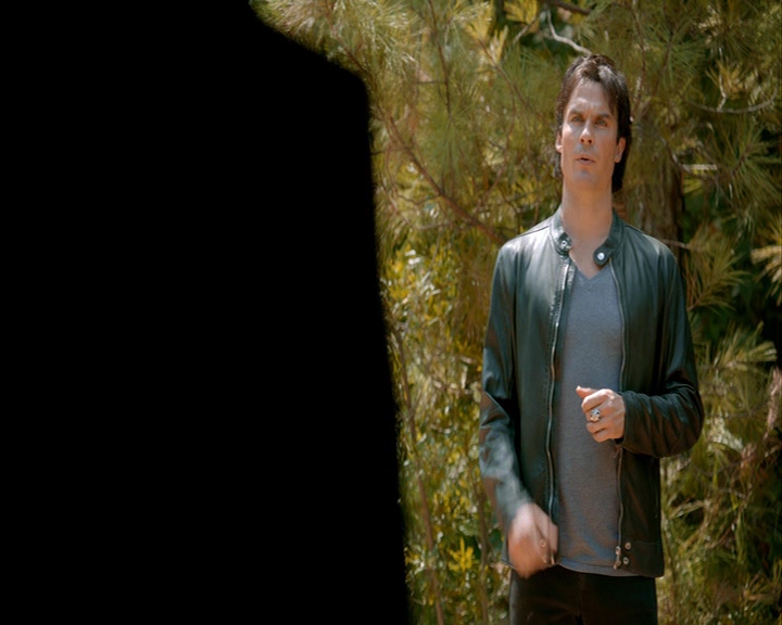VampireDiaries-dot-nl_VampireDiaries-8x05ComingHomeWasAMistake0494.jpg