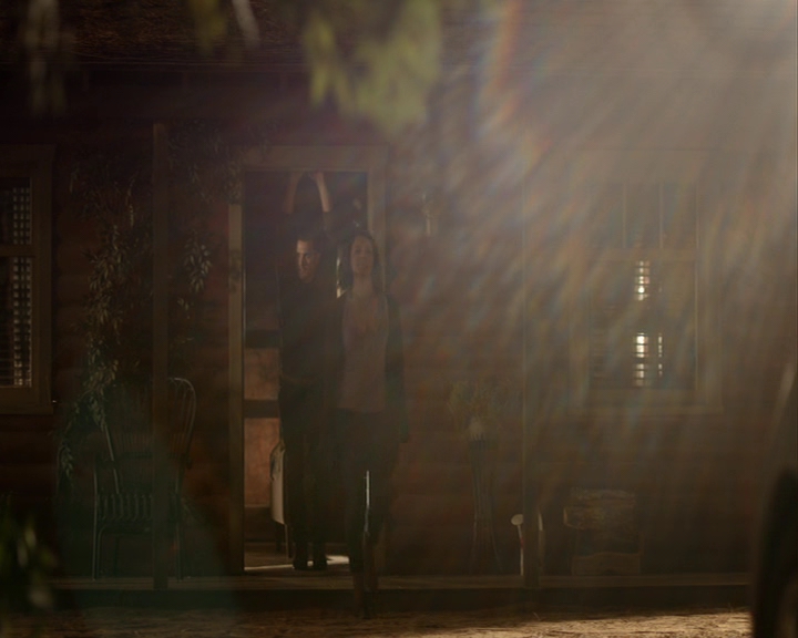 VampireDiaries-dot-nl_VampireDiaries-8x05ComingHomeWasAMistake0716.jpg