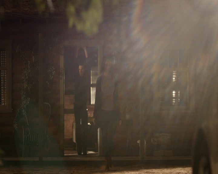 VampireDiaries-dot-nl_VampireDiaries-8x05ComingHomeWasAMistake0717.jpg