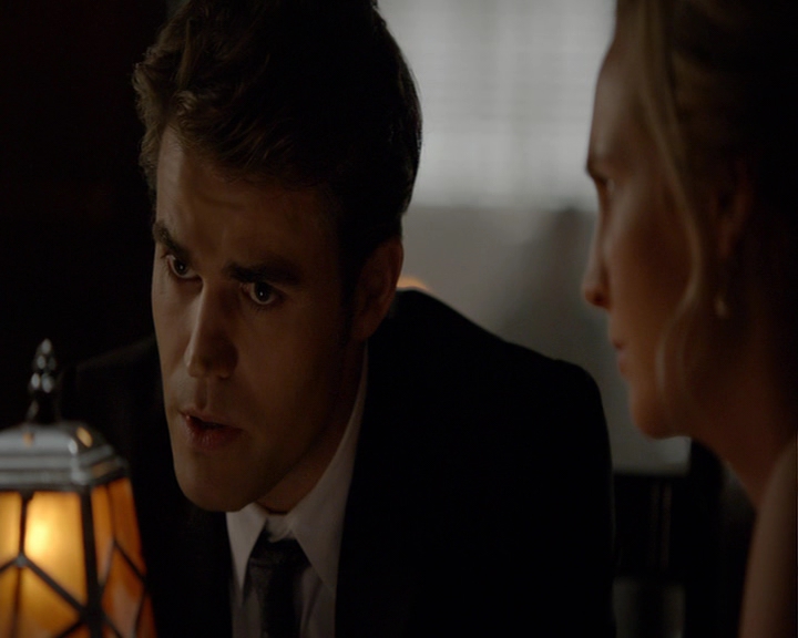 VampireDiaries-dot-nl_VampireDiaries-8x05ComingHomeWasAMistake0745.jpg