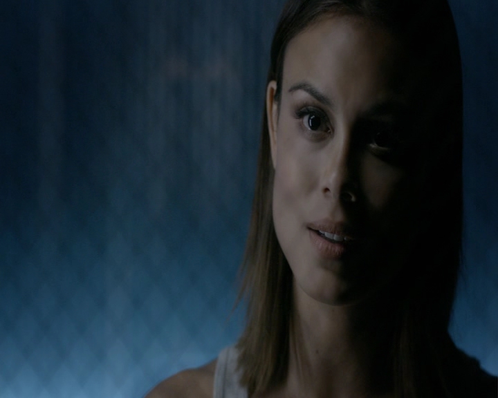 VampireDiaries-dot-nl_VampireDiaries-8x05ComingHomeWasAMistake0872.jpg