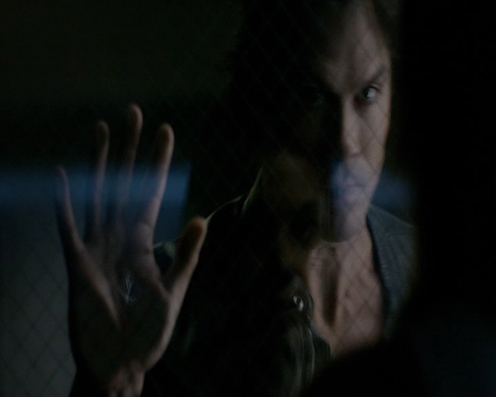 VampireDiaries-dot-nl_VampireDiaries-8x05ComingHomeWasAMistake0879.jpg