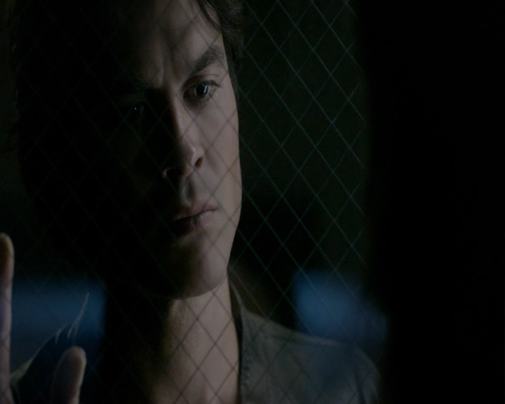 VampireDiaries-dot-nl_VampireDiaries-8x05ComingHomeWasAMistake0900.jpg
