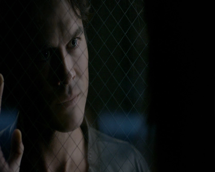 VampireDiaries-dot-nl_VampireDiaries-8x05ComingHomeWasAMistake0917.jpg