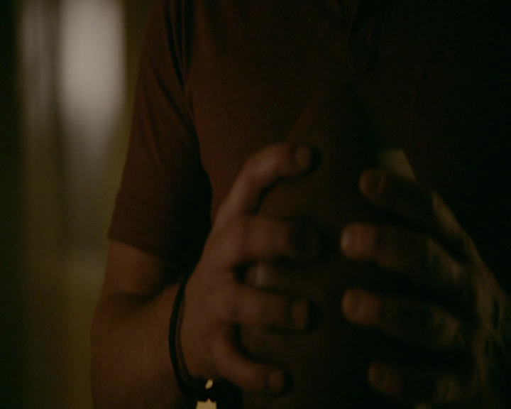 VampireDiaries-dot-nl_VampireDiaries-8x05ComingHomeWasAMistake0940.jpg
