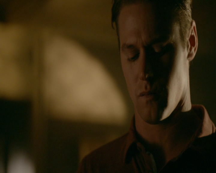 VampireDiaries-dot-nl_VampireDiaries-8x05ComingHomeWasAMistake0944.jpg