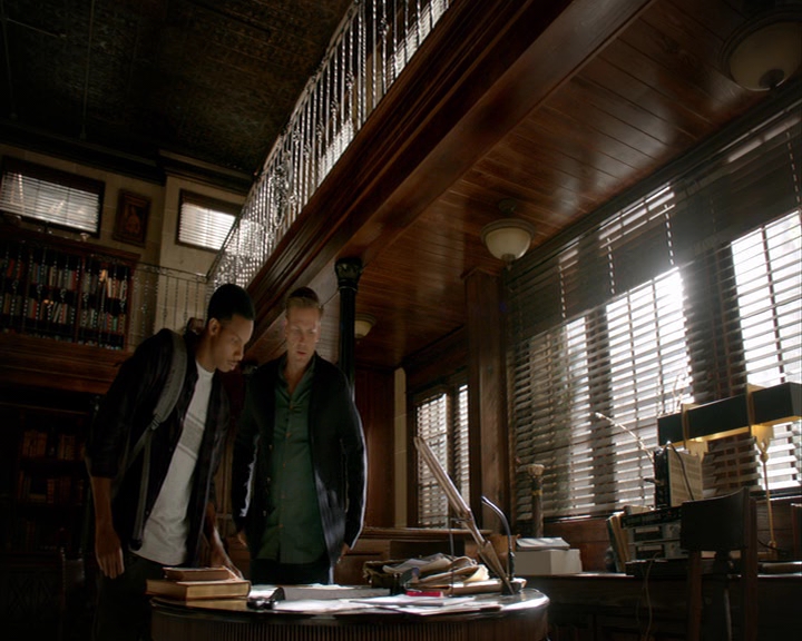 VampireDiaries-dot-nl_VampireDiaries-8x05ComingHomeWasAMistake1087.jpg