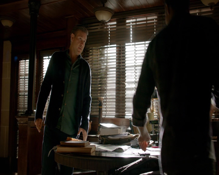 VampireDiaries-dot-nl_VampireDiaries-8x05ComingHomeWasAMistake1096.jpg