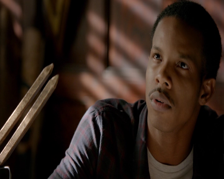 VampireDiaries-dot-nl_VampireDiaries-8x05ComingHomeWasAMistake1117.jpg