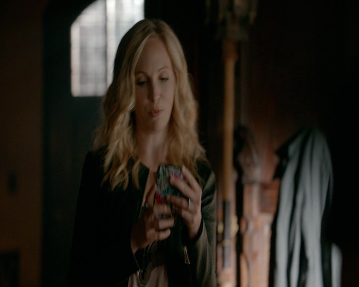 VampireDiaries-dot-nl_VampireDiaries-8x05ComingHomeWasAMistake1174.jpg