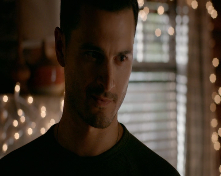 VampireDiaries-dot-nl_VampireDiaries-8x05ComingHomeWasAMistake1316.jpg