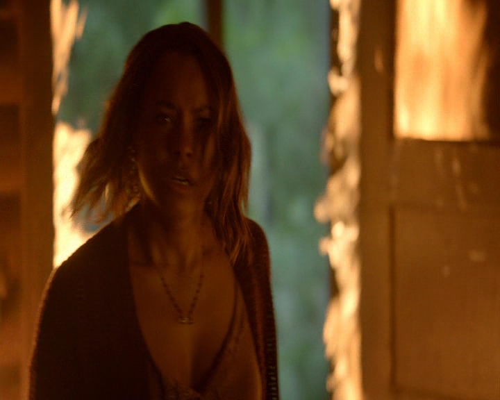 VampireDiaries-dot-nl_VampireDiaries-8x05ComingHomeWasAMistake1493.jpg