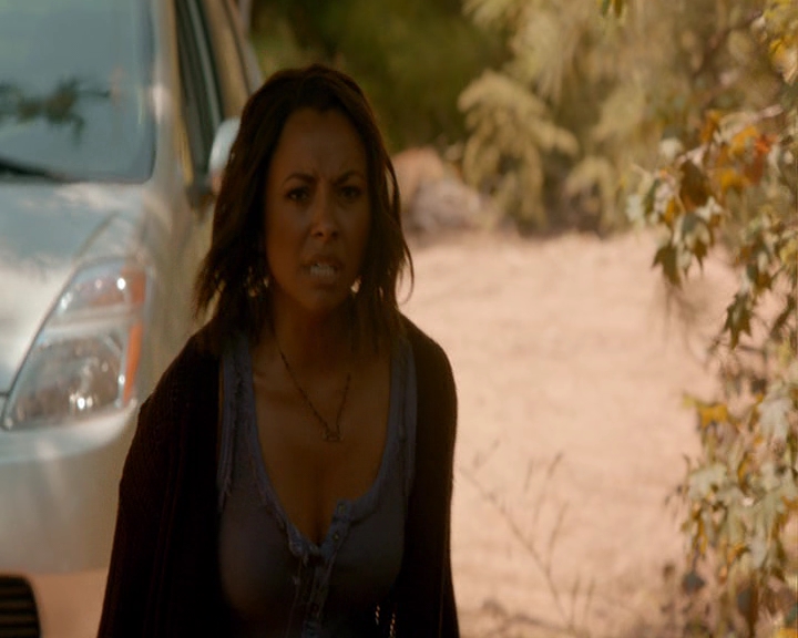 VampireDiaries-dot-nl_VampireDiaries-8x05ComingHomeWasAMistake1731.jpg