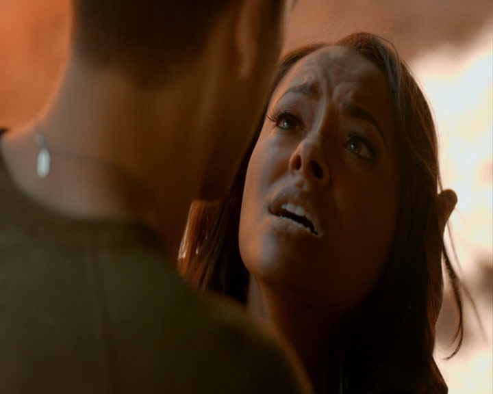 VampireDiaries-dot-nl_VampireDiaries-8x05ComingHomeWasAMistake1742.jpg