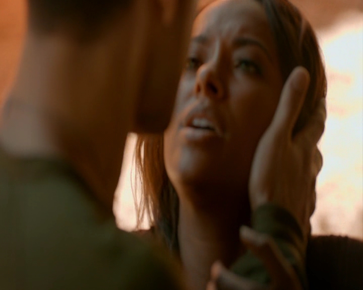 VampireDiaries-dot-nl_VampireDiaries-8x05ComingHomeWasAMistake1747.jpg