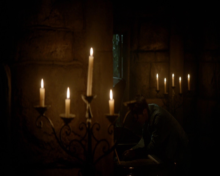 VampireDiaries-dot-nl_VampireDiaries-8x05ComingHomeWasAMistake1792.jpg