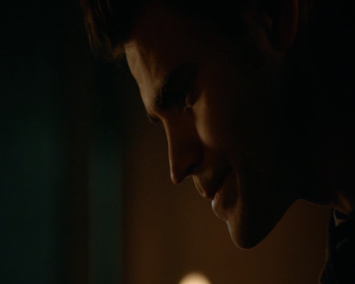 VampireDiaries-dot-nl_VampireDiaries-8x05ComingHomeWasAMistake1812.jpg