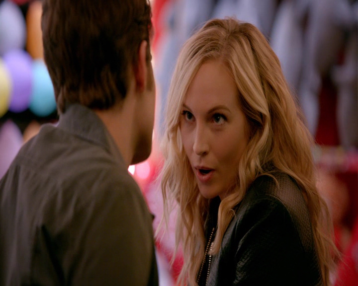 VampireDiaries-dot-nl_VampireDiaries-8x05ComingHomeWasAMistake2151.jpg