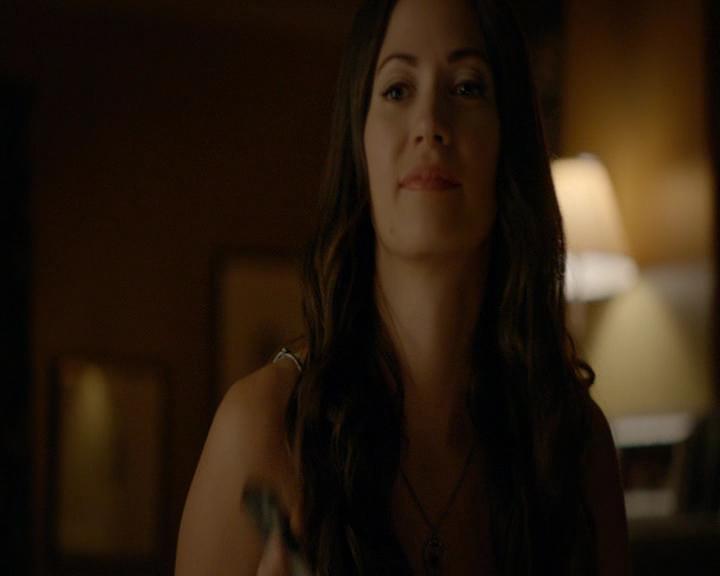 VampireDiaries-dot-nl_VampireDiaries-8x05ComingHomeWasAMistake2224.jpg