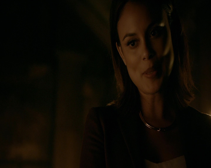 VampireDiaries-dot-nl_VampireDiaries-8x05ComingHomeWasAMistake2236.jpg